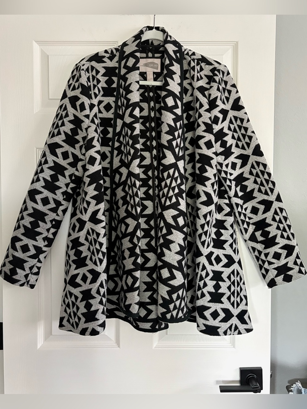 Forever 21 Black & Gray Geometric Open-Front Cardigan